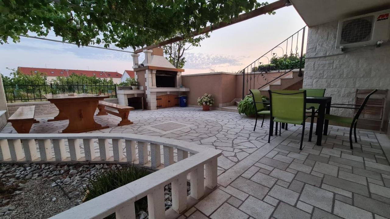 Apartments Pavlinovic Kaštela Esterno foto