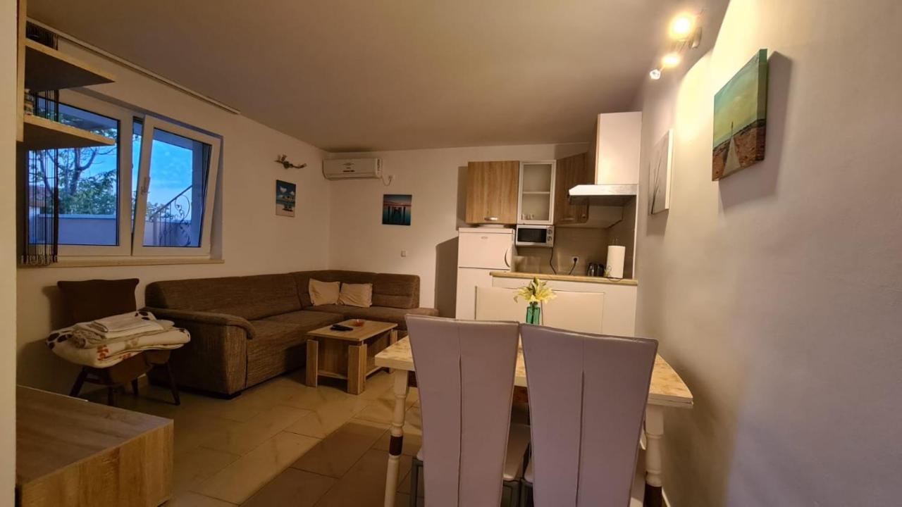 Apartments Pavlinovic Kaštela Esterno foto