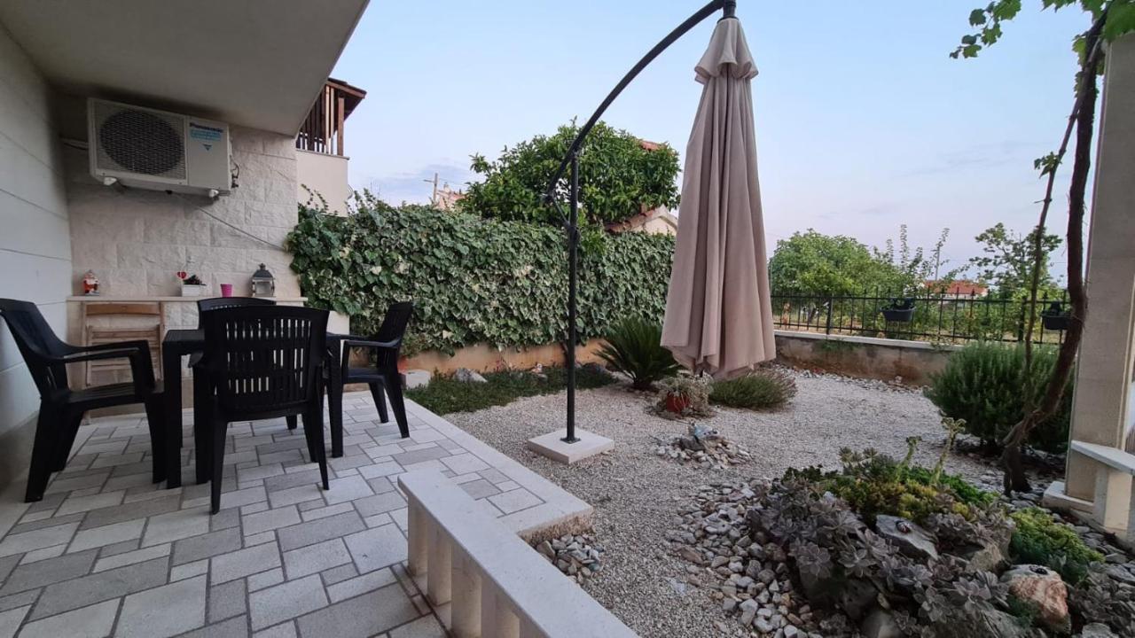 Apartments Pavlinovic Kaštela Esterno foto